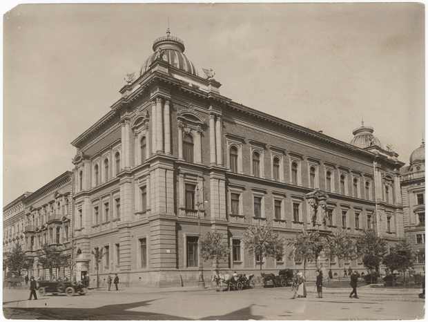 Gmach Akademii Sztuk Pięknych w Krakowie – ujęcie od strony ul. Basztowej, Agencja Fotograficzna "Światowid", lata 30. XX w., Muzeum Historyczne Miasta Krakowa 